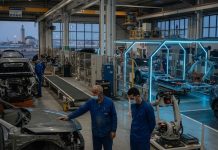Panne des constructeurs et équipementiers automobiles confrontés à la chute des ventes et à la transition vers l’électrique: quel sort pour le Maroc?